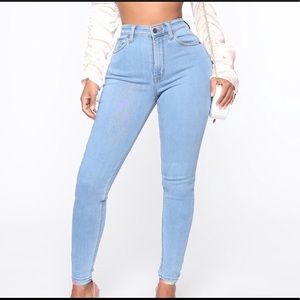 🥰🥰Show off those curves Women’s jeans👖